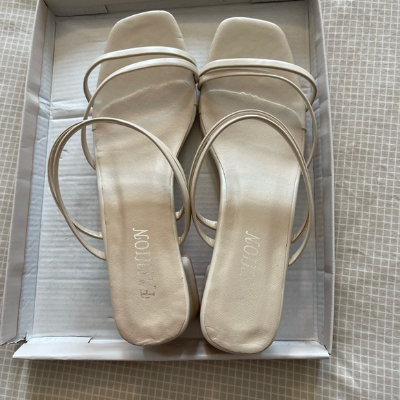 New sling back sandals sz EU 42/ US 10-11 cream colour - Picture 4 of 4
